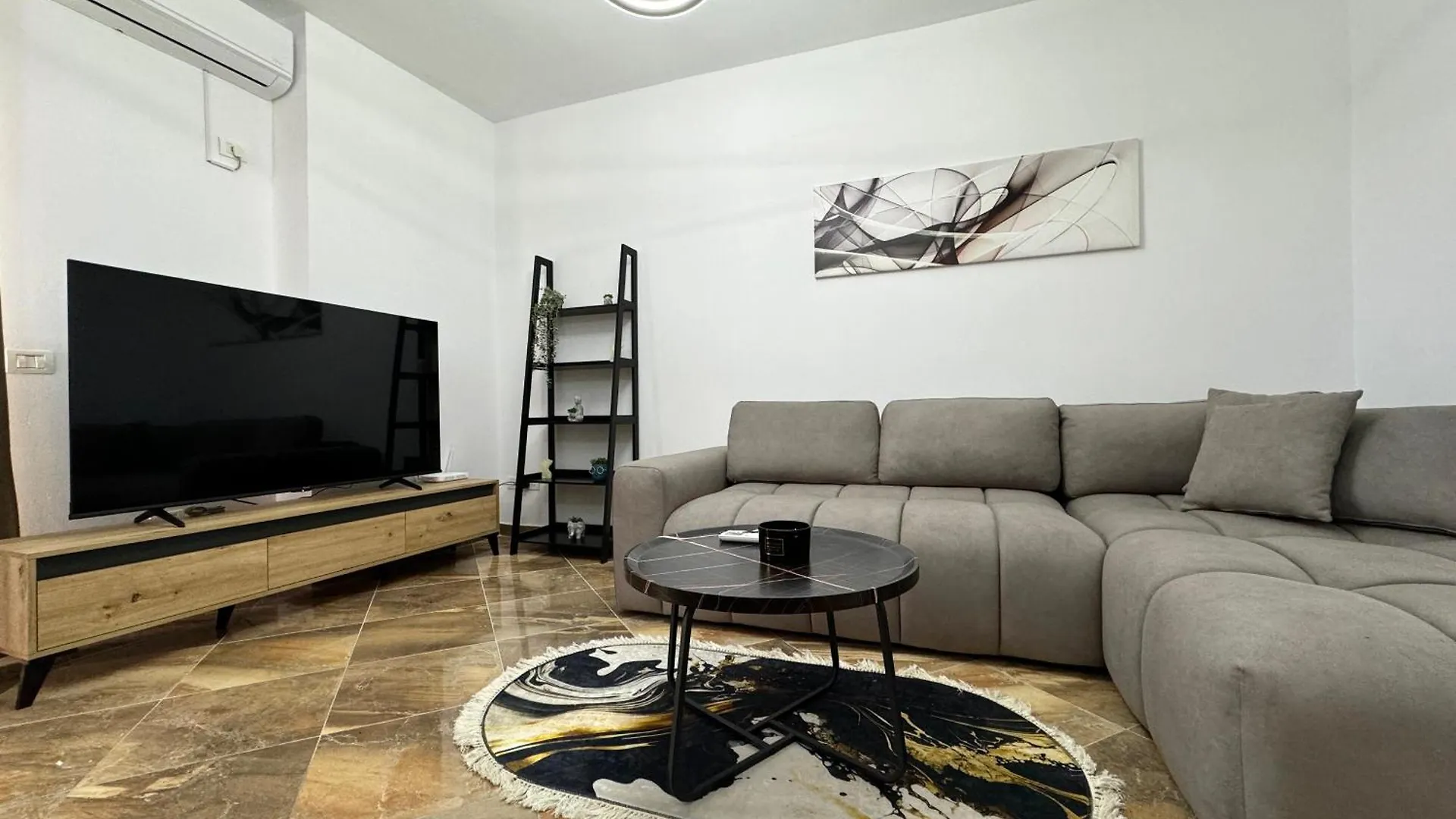 5 New Central Comfy Apartments ドゥラス