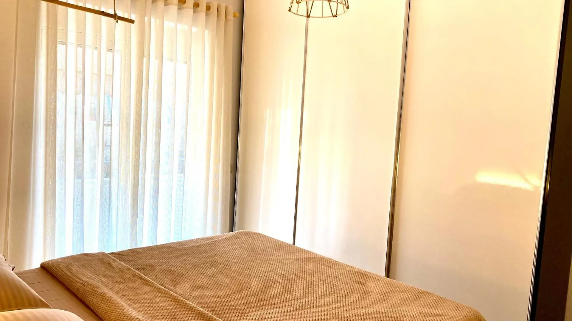 5 New Central Comfy Apartments ドゥラス