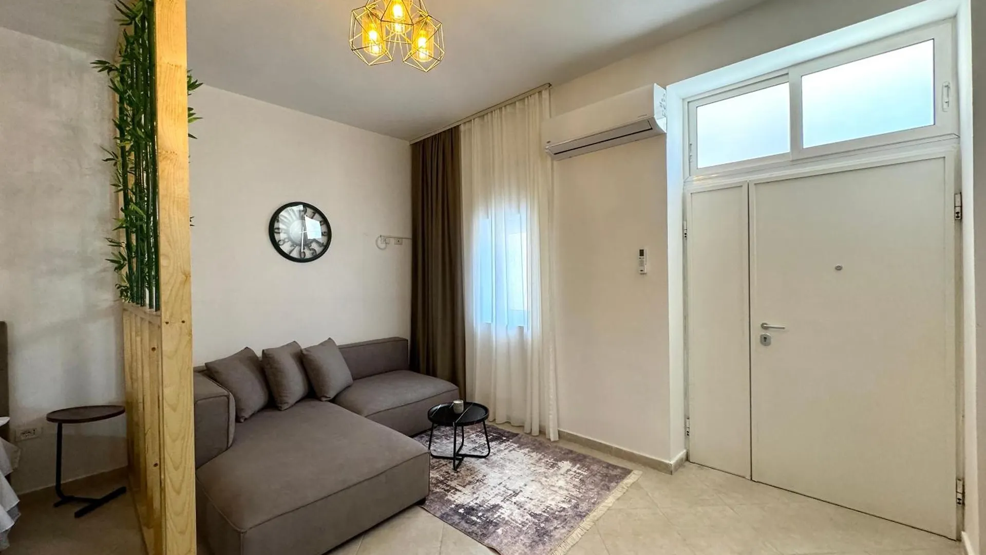 5 New Central Comfy Apartments ドゥラス